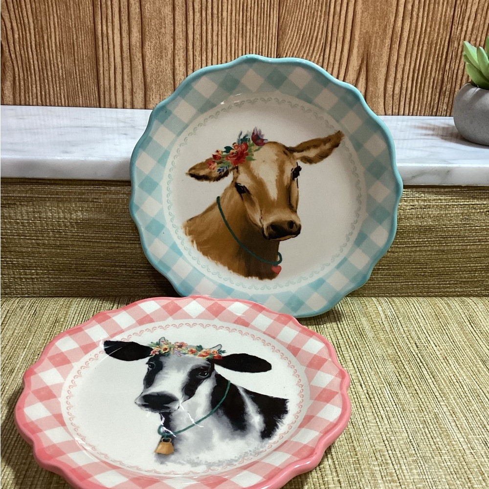 New The Pioneer Woman Cream Scalloped Plate with Cows